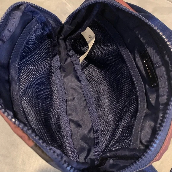 NWOT Lululemon Everywhere Belt Bag Heritage 365 Camo Smoky Red Night Sea… - Picture 8 of 8